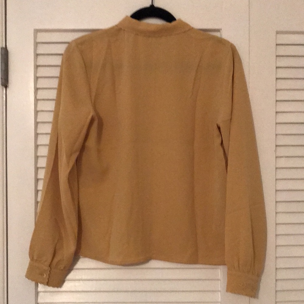 Simple Retro button down top - Picture 3 of 3